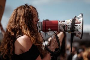 Finding your voice and setting healthy boundaries in relationships, from an article by Tess Rene Coaching