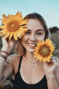 Photo used in a Tess René Coaching article illustrating optimism and balanced perspective about belonging.