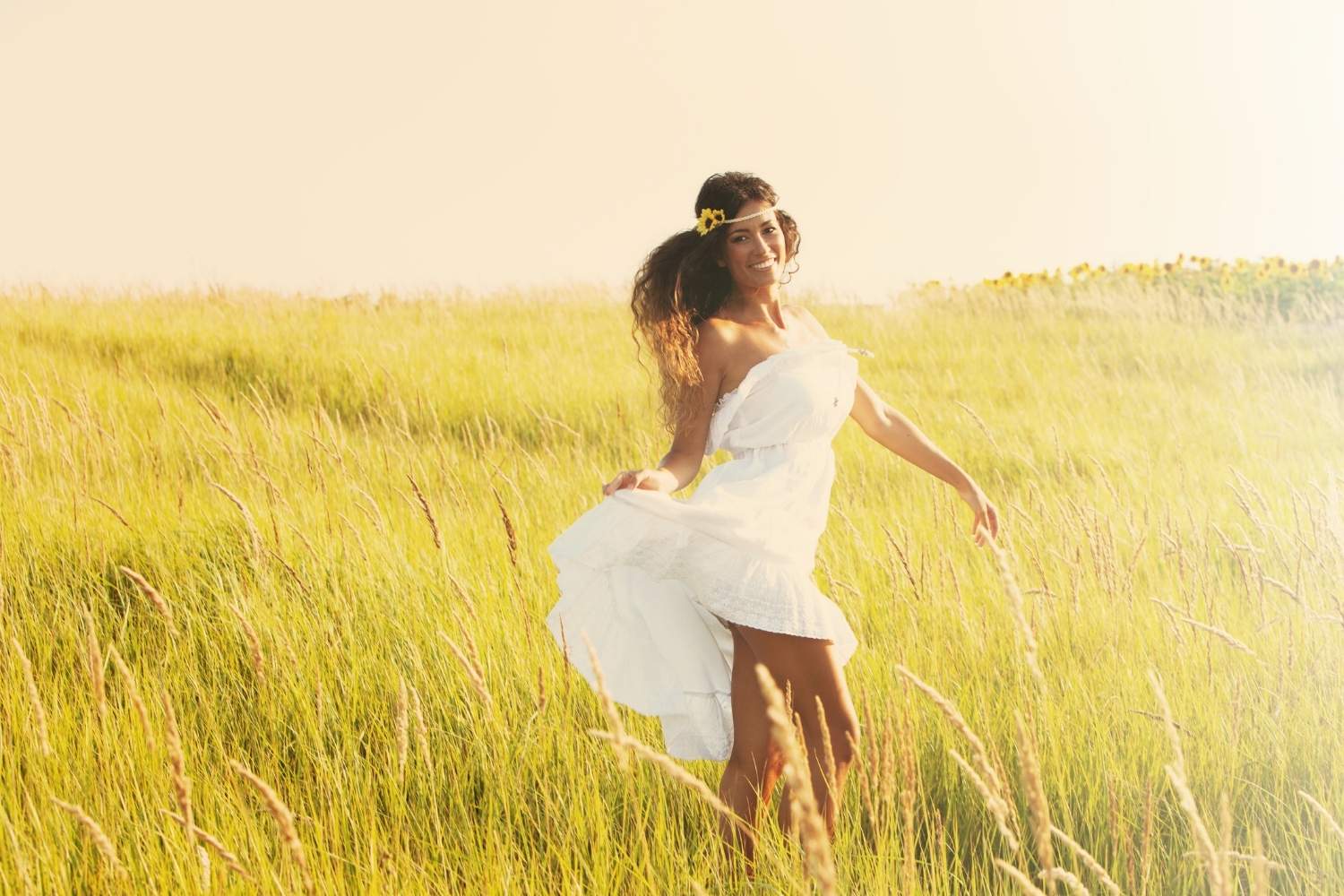 Featured image for a Tess René Coaching article about how to create joy in hard times and rediscover lightness through mindful presence.