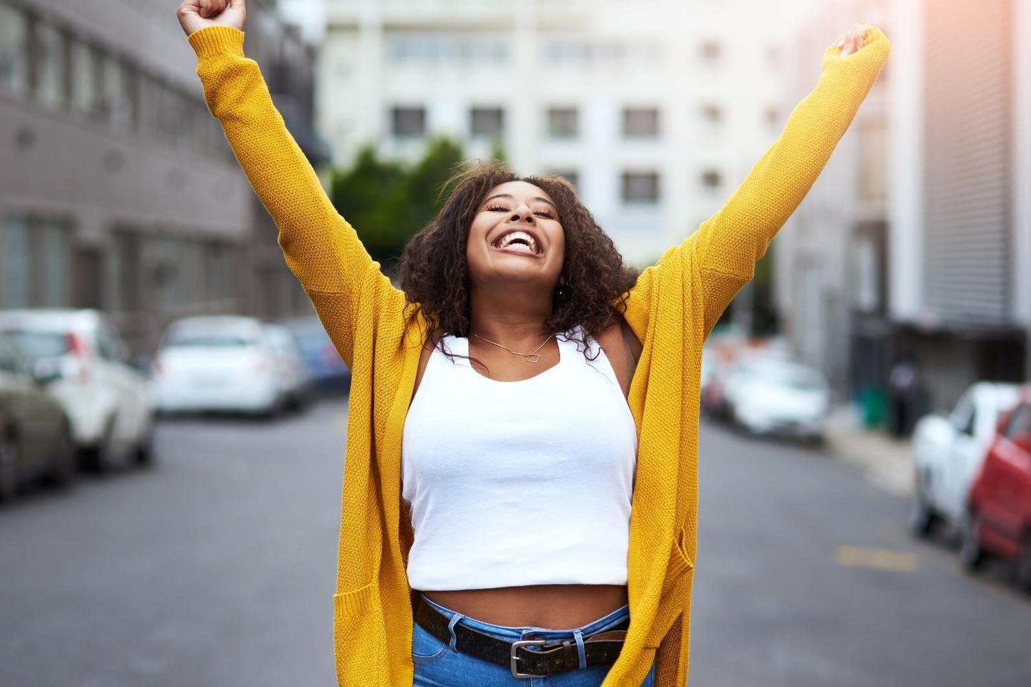 How to feel happier with joy and confidence in an article by Tess René Coaching.