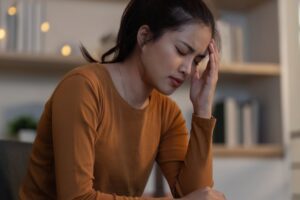 Featured in a Tess René Coaching article about fear of abandonment and the nervous system, a woman experiences uncertainty and pain.