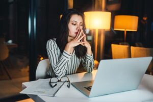 compulsive overthinking patterns shown in this Tess René Coaching article titled - why do I overthink?