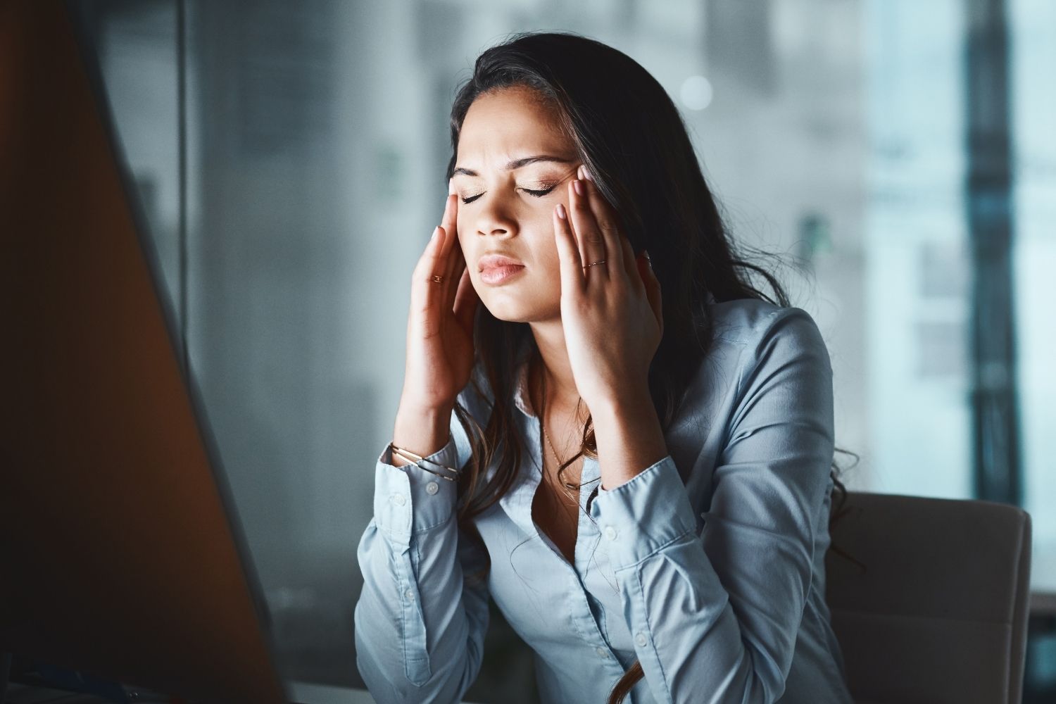 why do I overthink everything, featured image in this Tess René Coaching article on overthinking