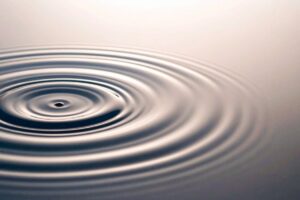 concentric ripples spreading across still water, representing gradual change and daily emotional regulation in this Tess René Coaching article